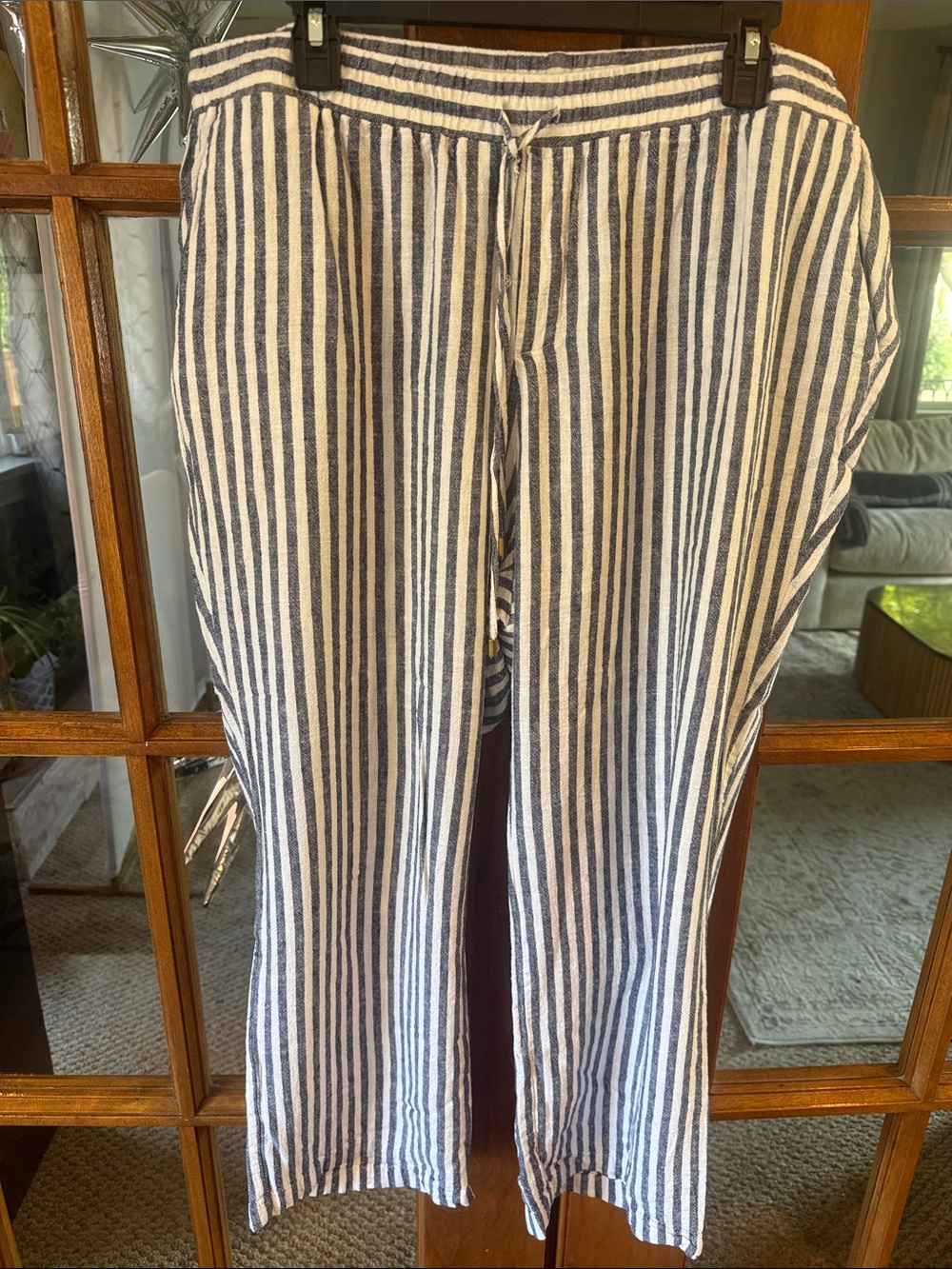 Ellen Tracy Blue and White Striped Cropped Pants